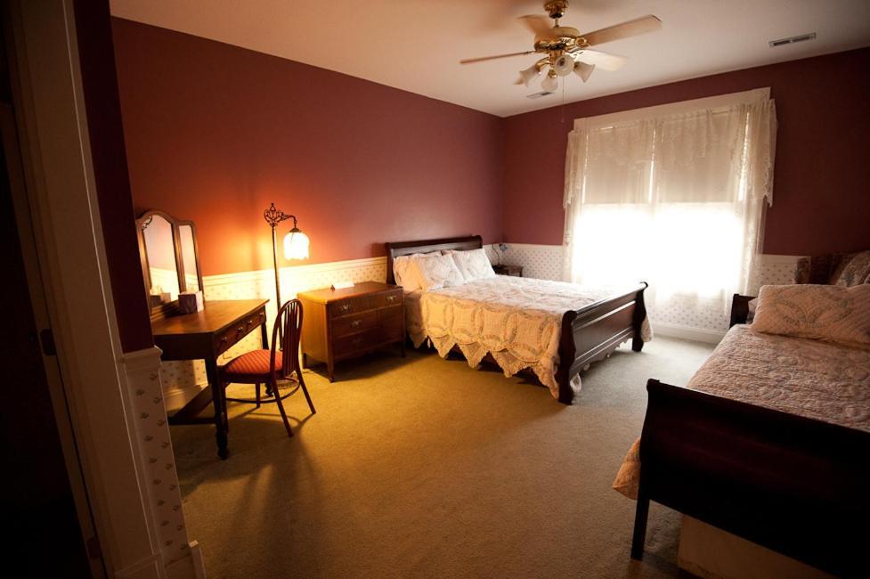 Victorian Veranda Country Inn Лоренс Номер фото