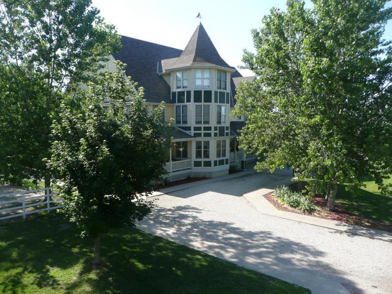 Victorian Veranda Country Inn Лоренс Экстерьер фото