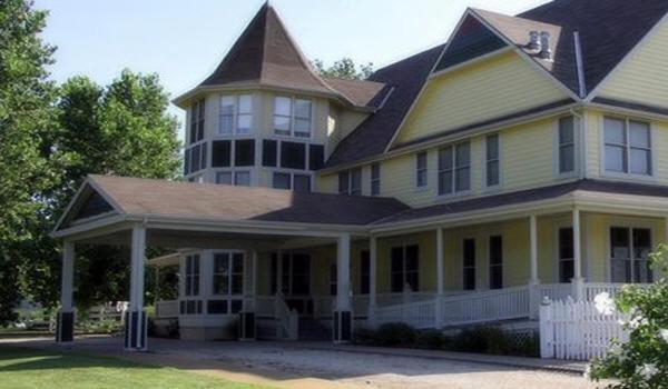 Victorian Veranda Country Inn Лоренс Экстерьер фото