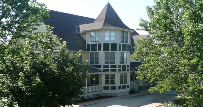 Victorian Veranda Country Inn Лоренс Экстерьер фото