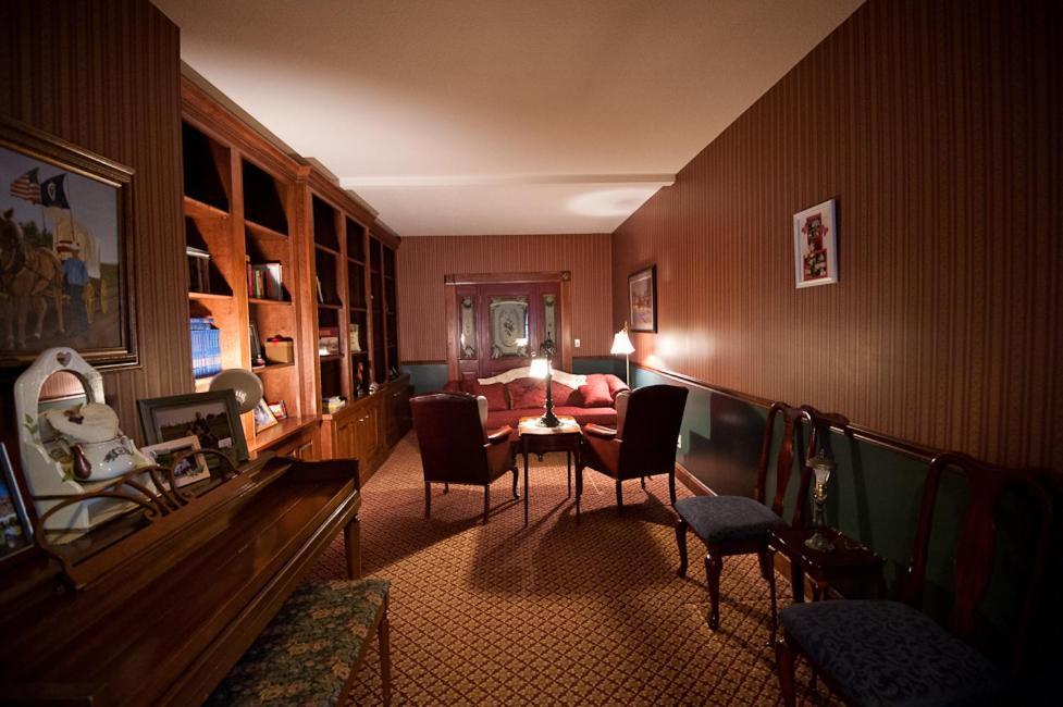 Victorian Veranda Country Inn Лоренс Экстерьер фото