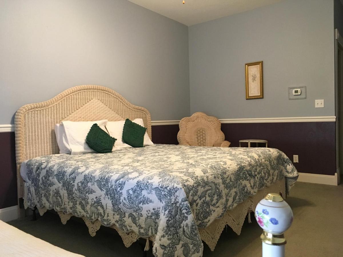 Victorian Veranda Country Inn Лоренс Экстерьер фото
